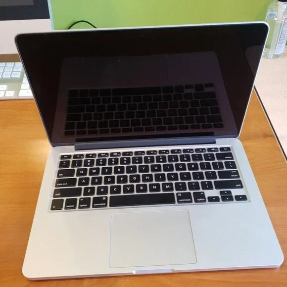 MacBook Pro 13" Retina Early 2015 2.7GHz i5 8GB 256GB - Picture 1 of 2